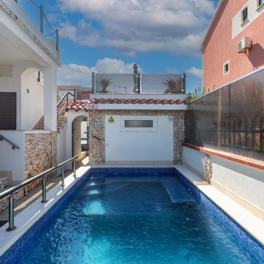 Holiday House Iva Слатине Экстерьер фото