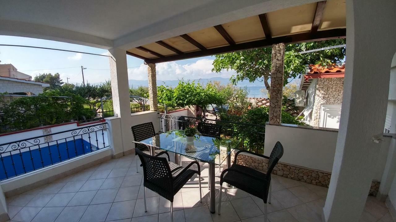 Holiday House Iva Слатине Экстерьер фото